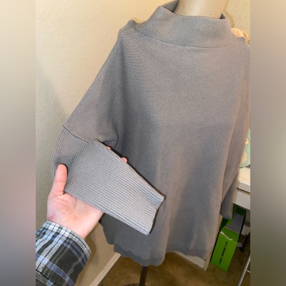 Women’s Mock Sweater Size Large - Picture 3 of 8